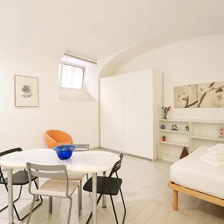 Centro 10 Min - Confortevole - Metro 5 Min Apartment *